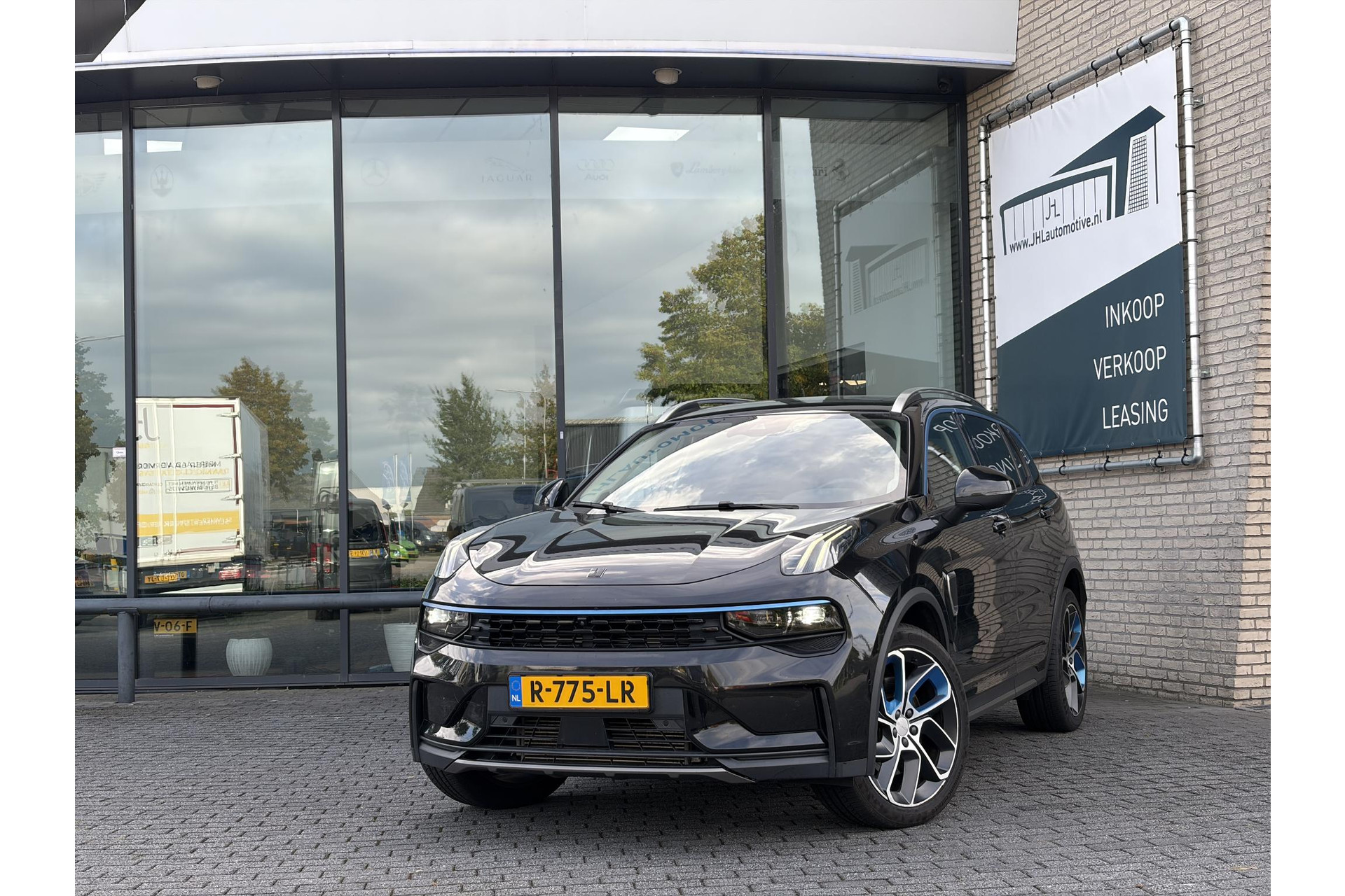 Lynk & Co 01 1.5*PLUG-IN*NAVI*PANO*CAM*ACC*CARPLAY*ECC*LED*